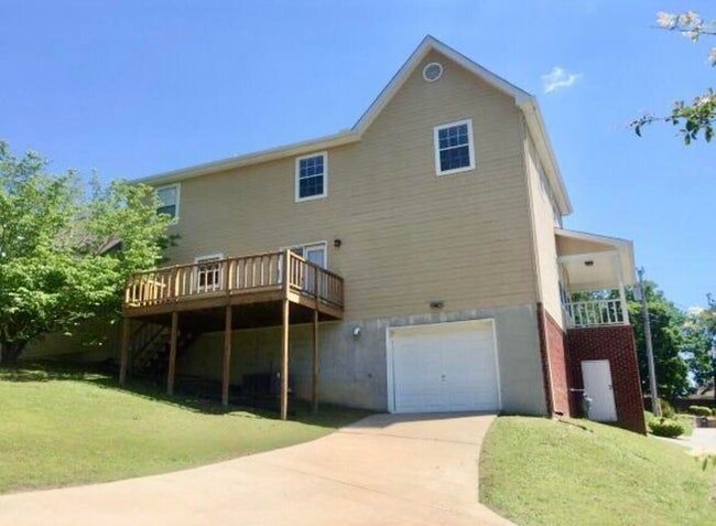 Building Photo - 866 Lee Dr