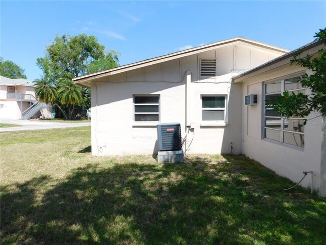 Building Photo - 4902 Largo Terrace