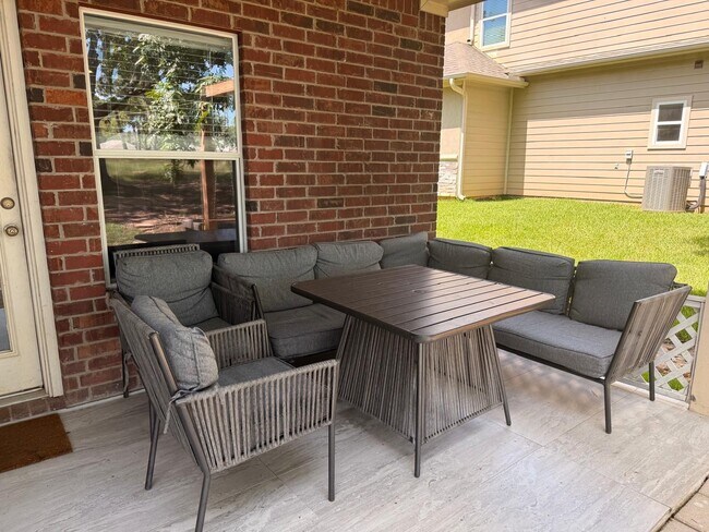 Building Photo - 13314 Hilton Head Dr