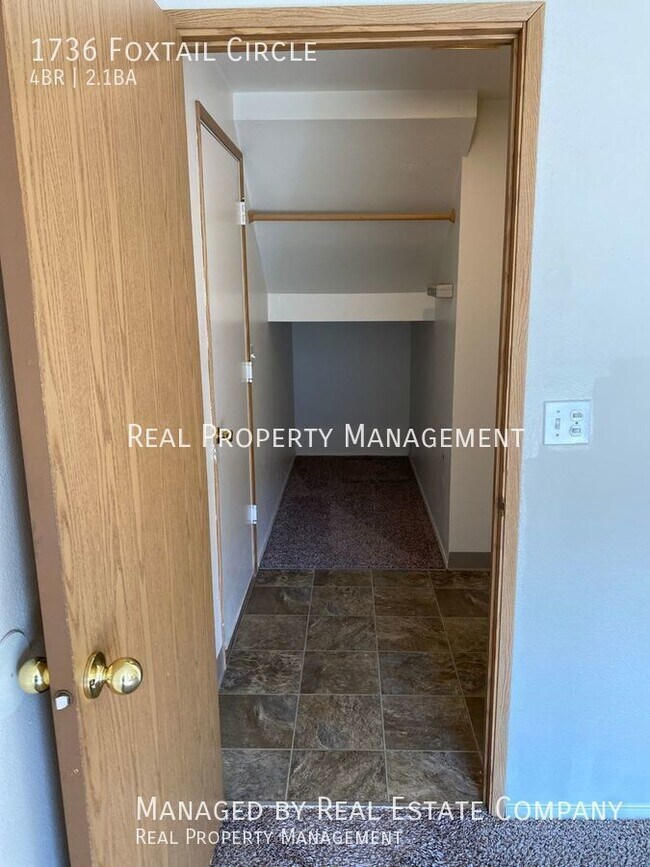 Building Photo - Woodland 4 Bed 2.5 Bath Home with Two Car ...