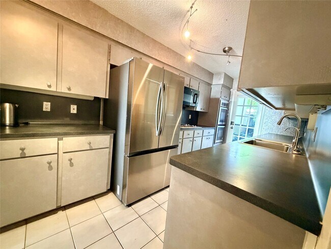 Building Photo - 4503 Medinah Pl