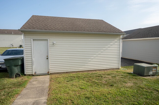 Building Photo - 5500 Glendalough St