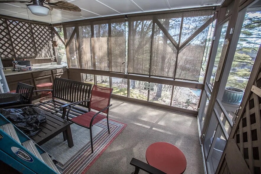 Enclosed Porch - 706 Chert Ln