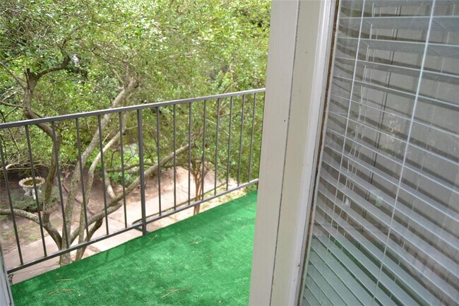 Building Photo - 2021 Spenwick Dr