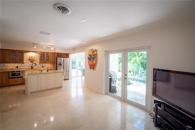 Building Photo - 928 Escobar Ave