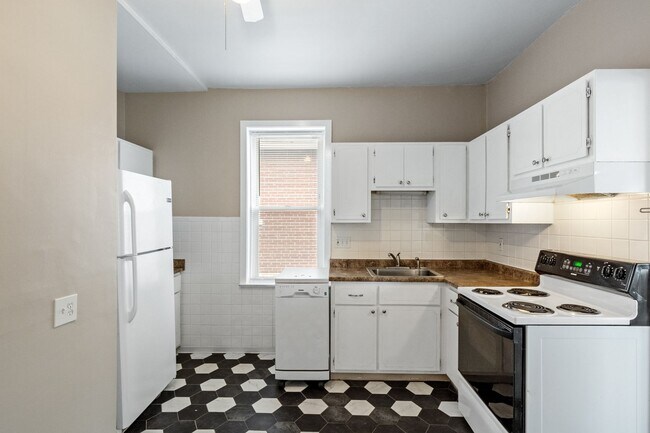 Building Photo - For the Big Dawgs