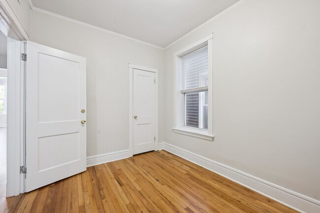 Building Photo - 4847 W Hutchinson St
