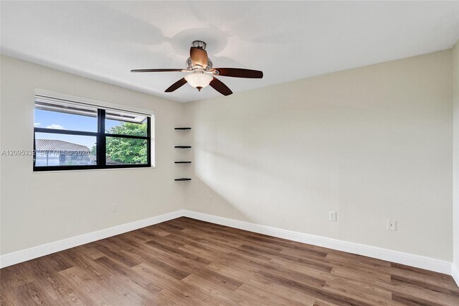 Building Photo - 9946 Nob Hill Pl