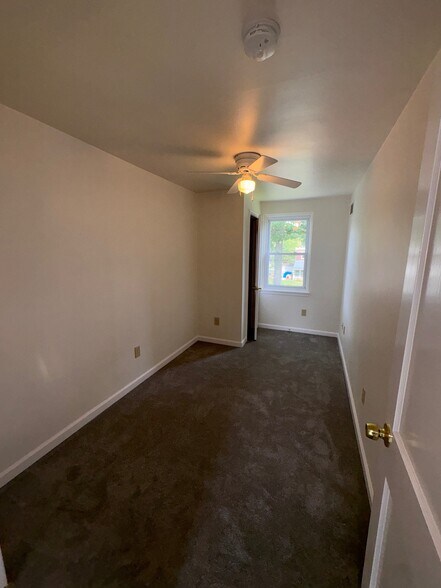 Building Photo - 1123 Elm Ave