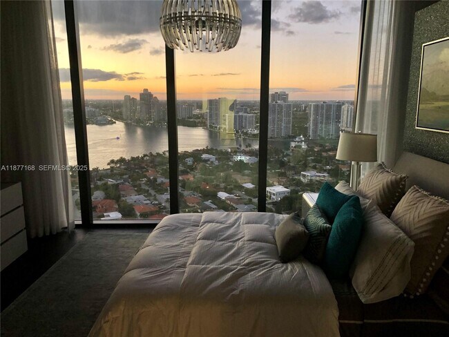 Building Photo - 18555 Collins Ave