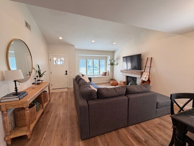 Building Photo - Nicely updated -one story home in Camarilo's desirable Mission Oaks Neighborhood