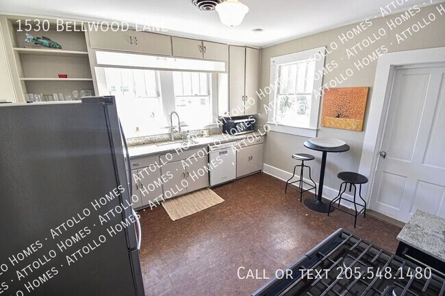Building Photo - 1530 Bellwood Ln