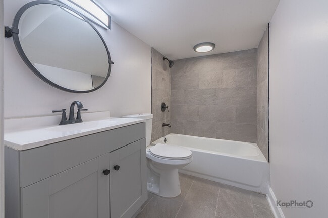 Building Photo - 527 N Ridgeway Ave