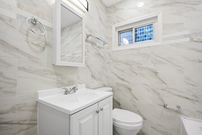 Building Photo - 1534 5th Ave