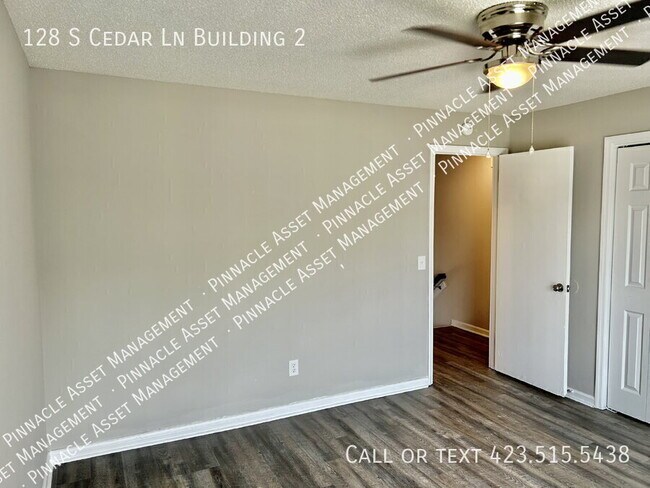 Building Photo - 128 S Cedar Ln