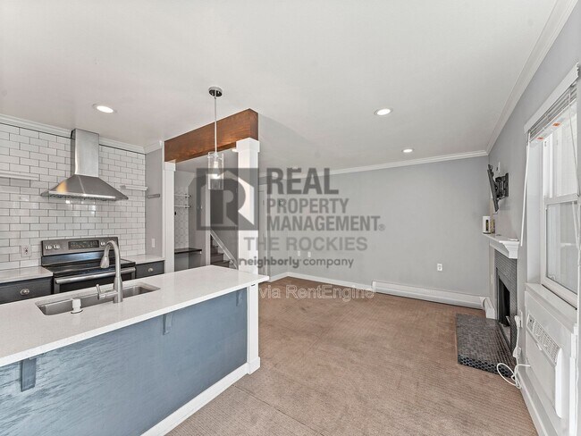 Building Photo - 512 E Monroe Dr