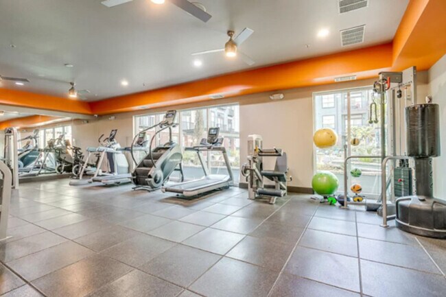 Building Photo - 2922 Elm St