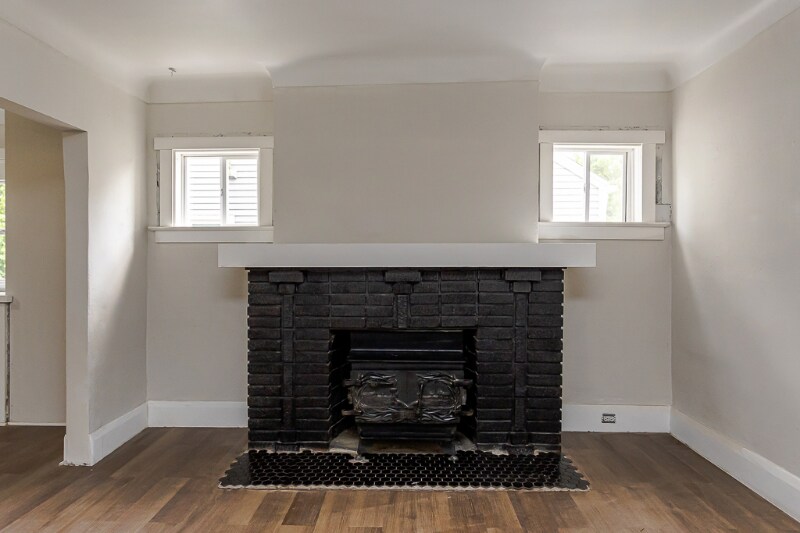 Building Photo - 4440 Fairview Dr