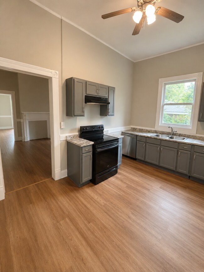 Building Photo - 4052 Mikado Ave