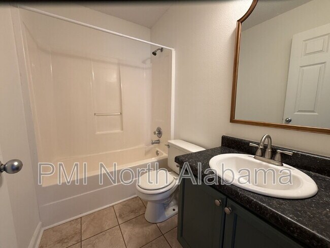 Building Photo - 111 Turnstone Ct SW