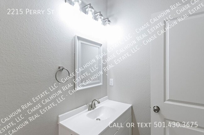 Building Photo - 2215 Perry St