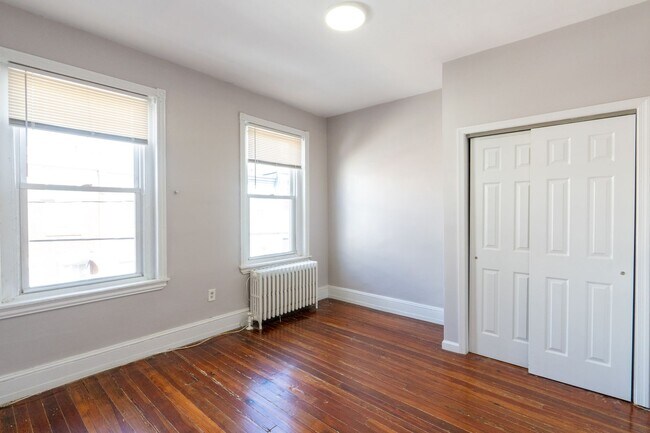 Building Photo - Point Breeze 3 bedroom South Philly