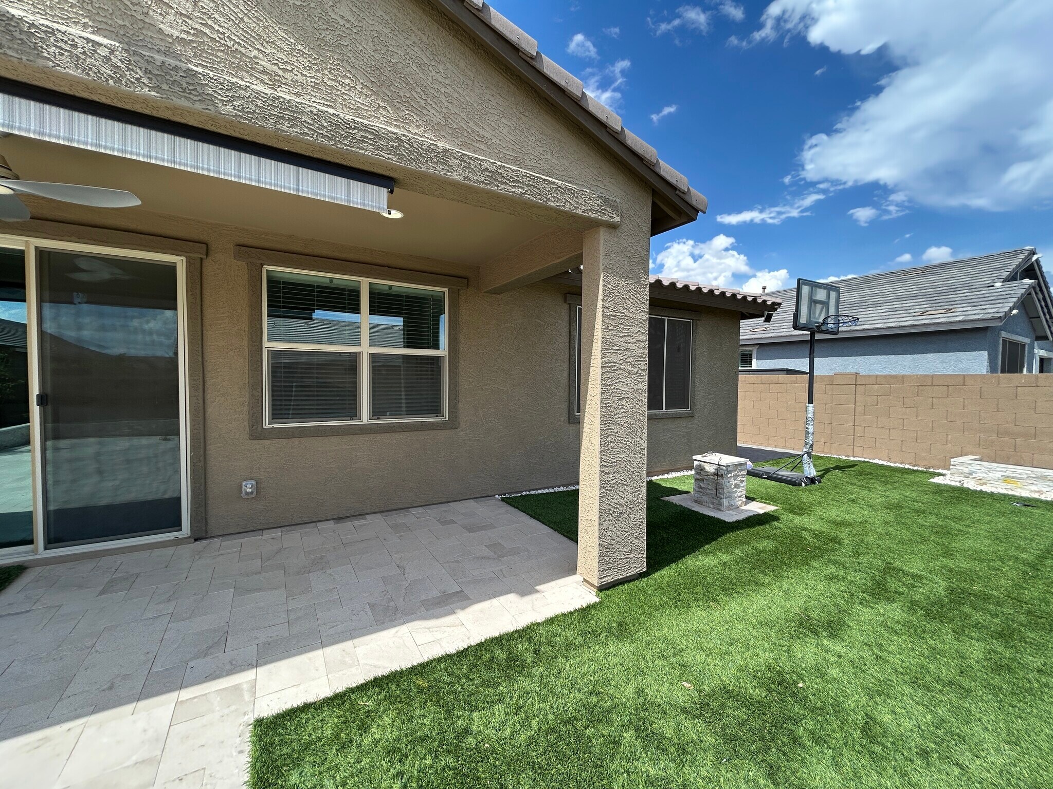 Building Photo - 2241 E Meadowview Ct