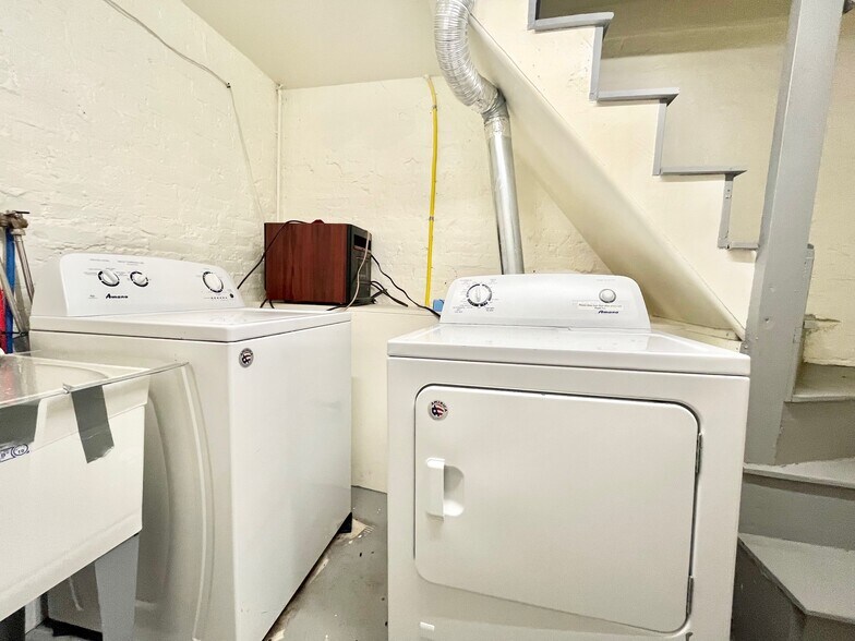 Building Photo - 73 Delle Ave