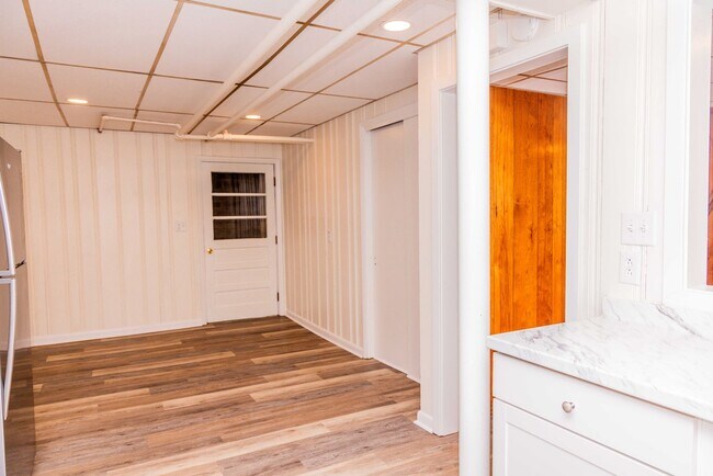 Building Photo - 700 Grove Ave