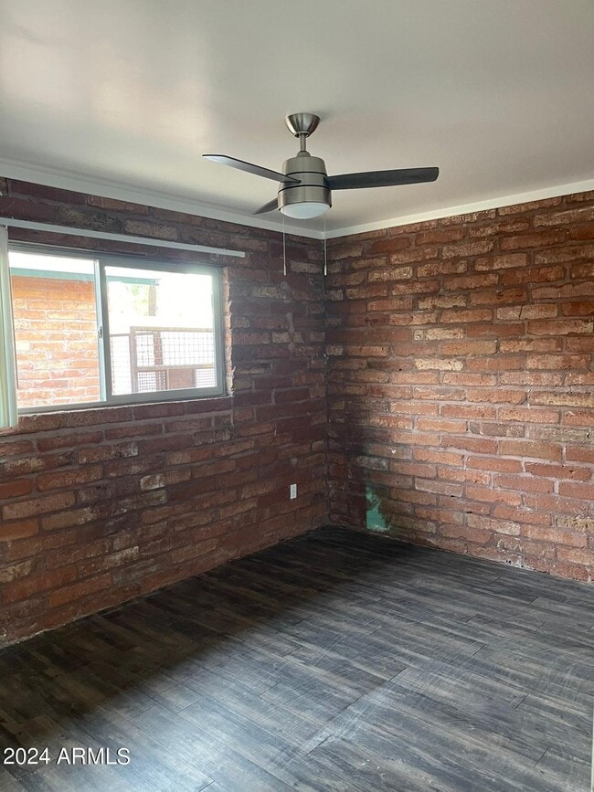 Building Photo - 1006 S Dorsey Ln