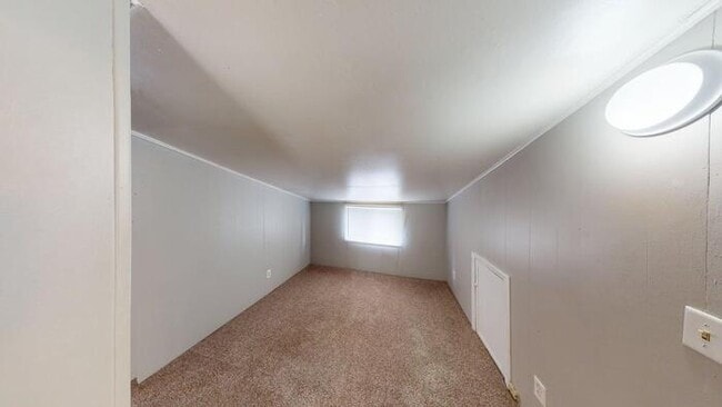 Building Photo - 413 1/2 W Thayer Ave