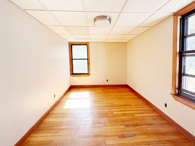 Building Photo - 196 Falcon St