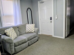 Building Photo - 268 Chambers St