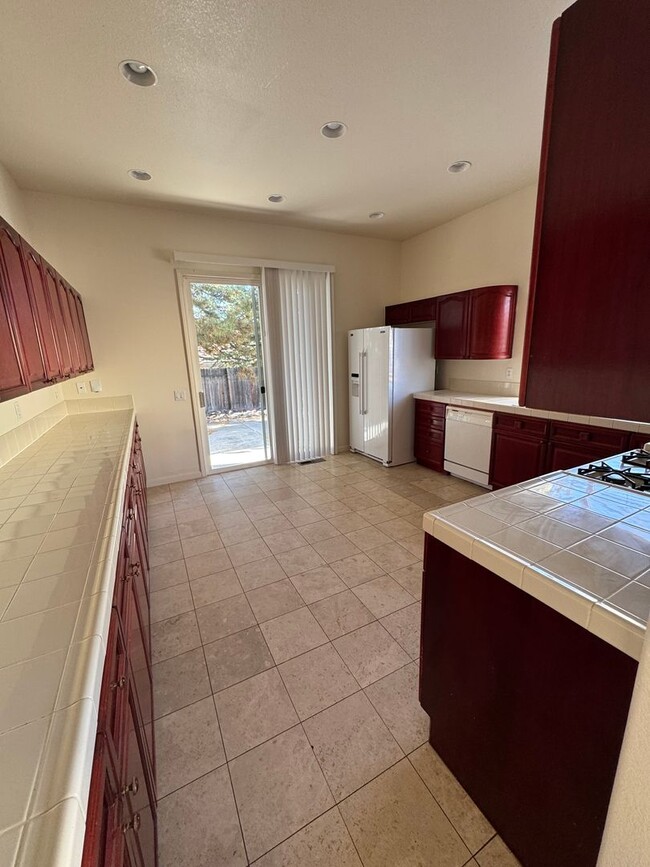 Building Photo - Pet Friendly 4 Bedroom Home Available in T...