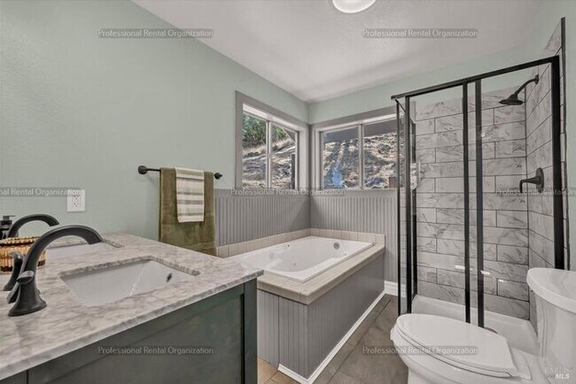 Building Photo - Beautifully updated-Stunning Views-Modern ...