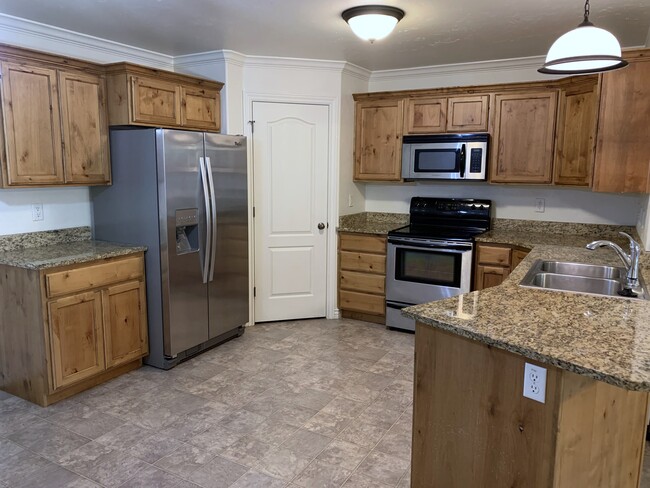 Kitchen - 684 S 2150 W