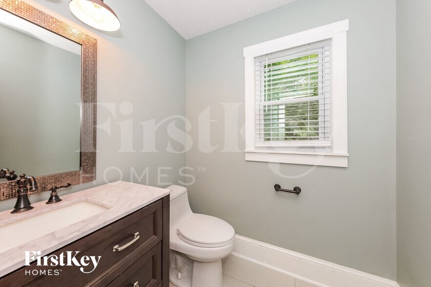 Building Photo - 2902 Moorings Pkwy SW