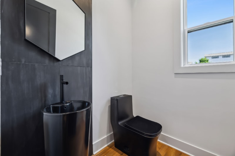 Building Photo - 1300 Edgehill Ave