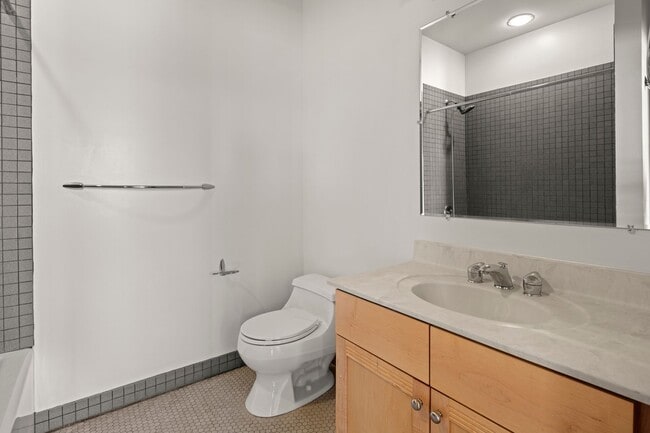 Building Photo - 55 1/2 Haywood St, Apt 3B