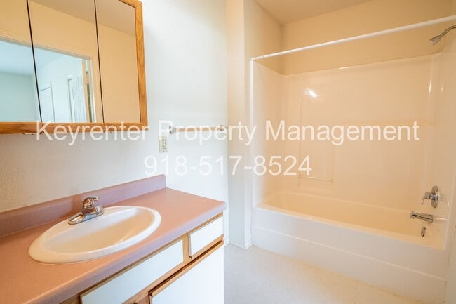 Building Photo - 2 Bed 2 Bath Collinsville