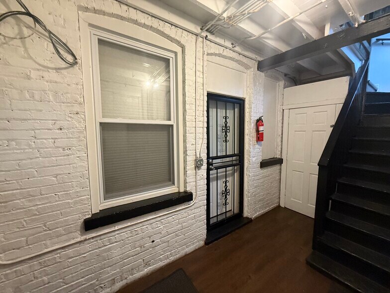 Building Photo - 2532 W Haddon Ave