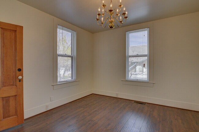 Building Photo - 114 N Willow St