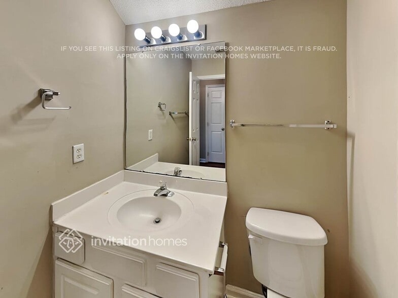 Building Photo - 10600 Northwoods Forest Dr