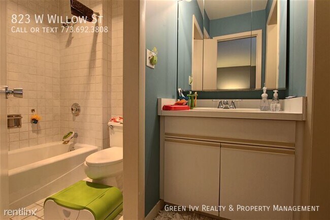 Building Photo - 823 W Willow St