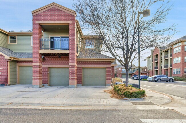 Building Photo - $1,800 - 1 Bed, 1.5 Bath Condo in Denver with In Unit Laundry in Great Location!