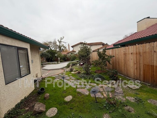 Building Photo - 2 Polvadera Ct