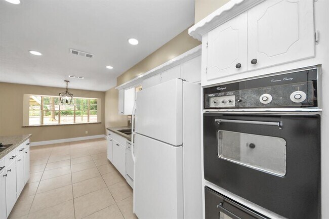 Building Photo - 11811 Campos Dr