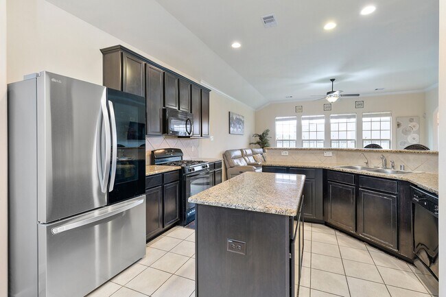 Building Photo - 16911 Savannah Park Dr