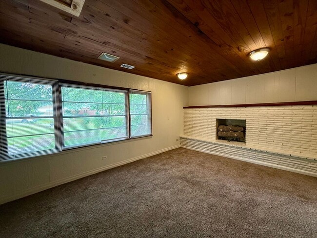 Building Photo - Welcome to this Beautiful Home in Downtown Paragould, AR!