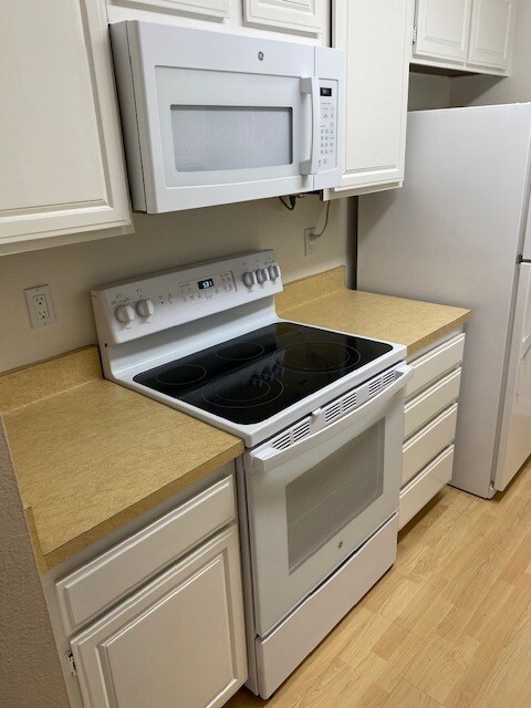 Building Photo - 8074 Woodland Dr